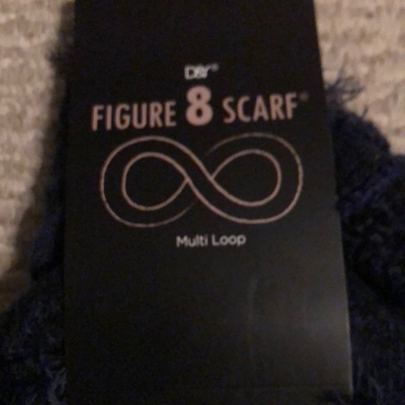 Figure-8 Scarf🧣 - Picture 3 of 4